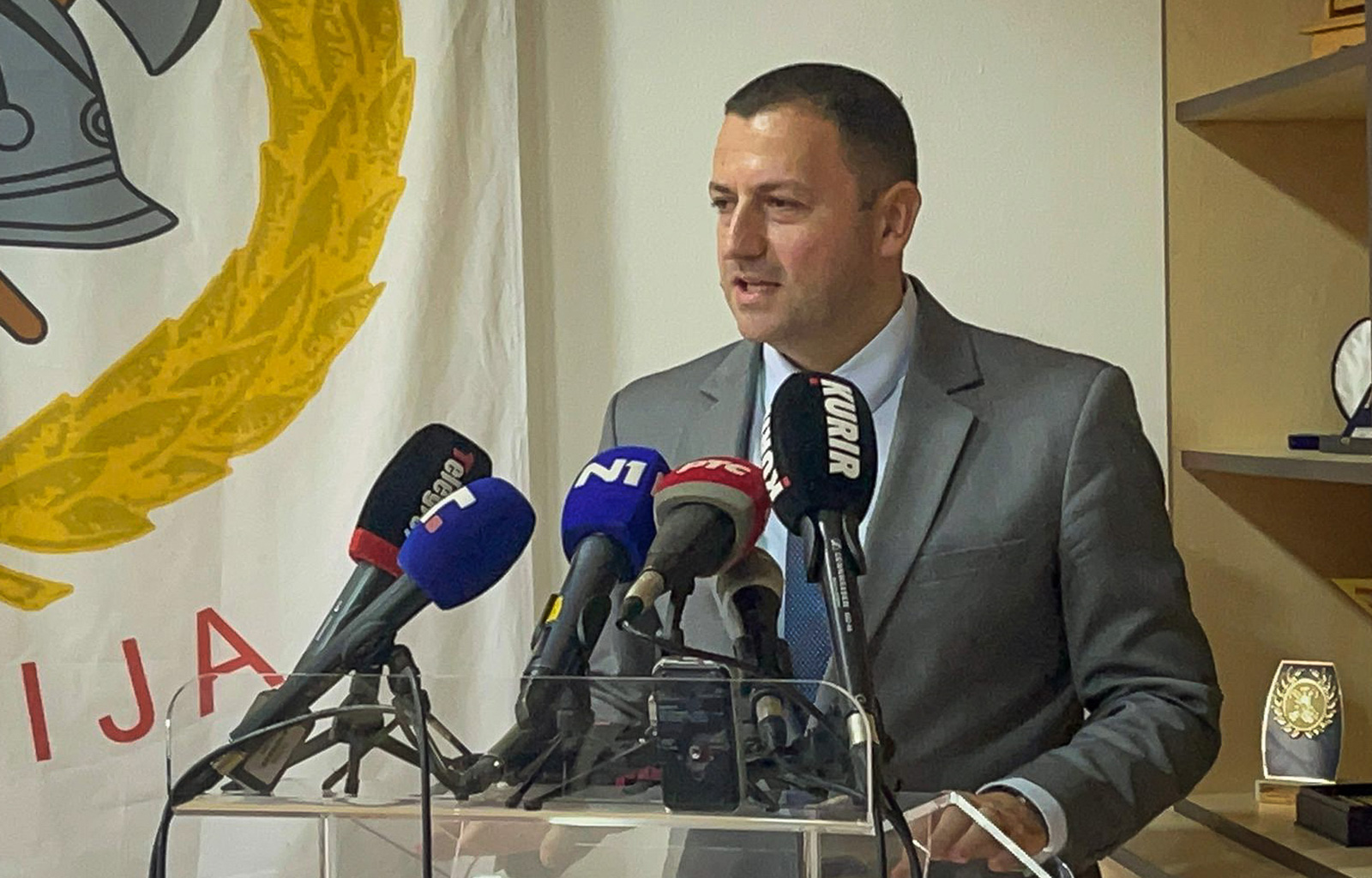 Ambasador SAD u Beogradu Kristofer Hil uručio vrednu donaciju Vatrogasnom savezu Srbije