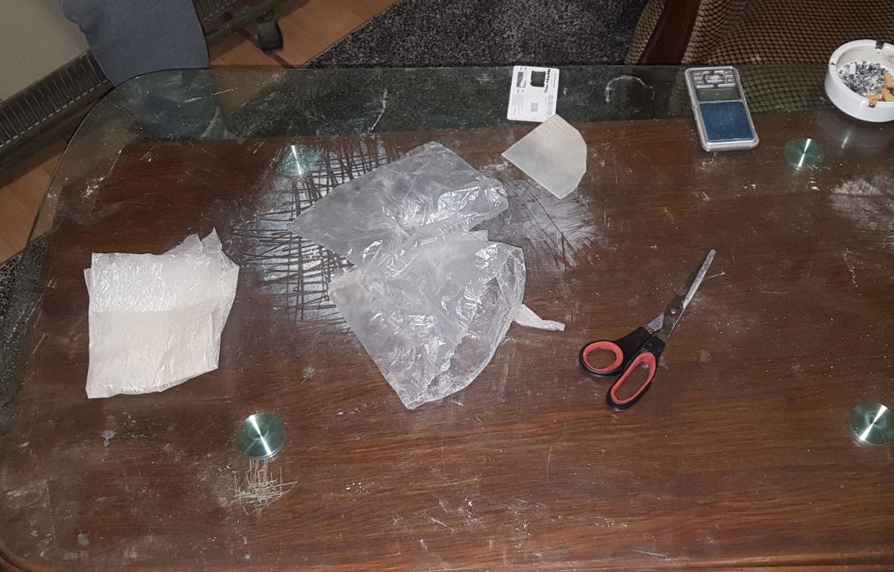 Uhapšen osumnjičeni u momentu dok je pakovao heroin u paketiće