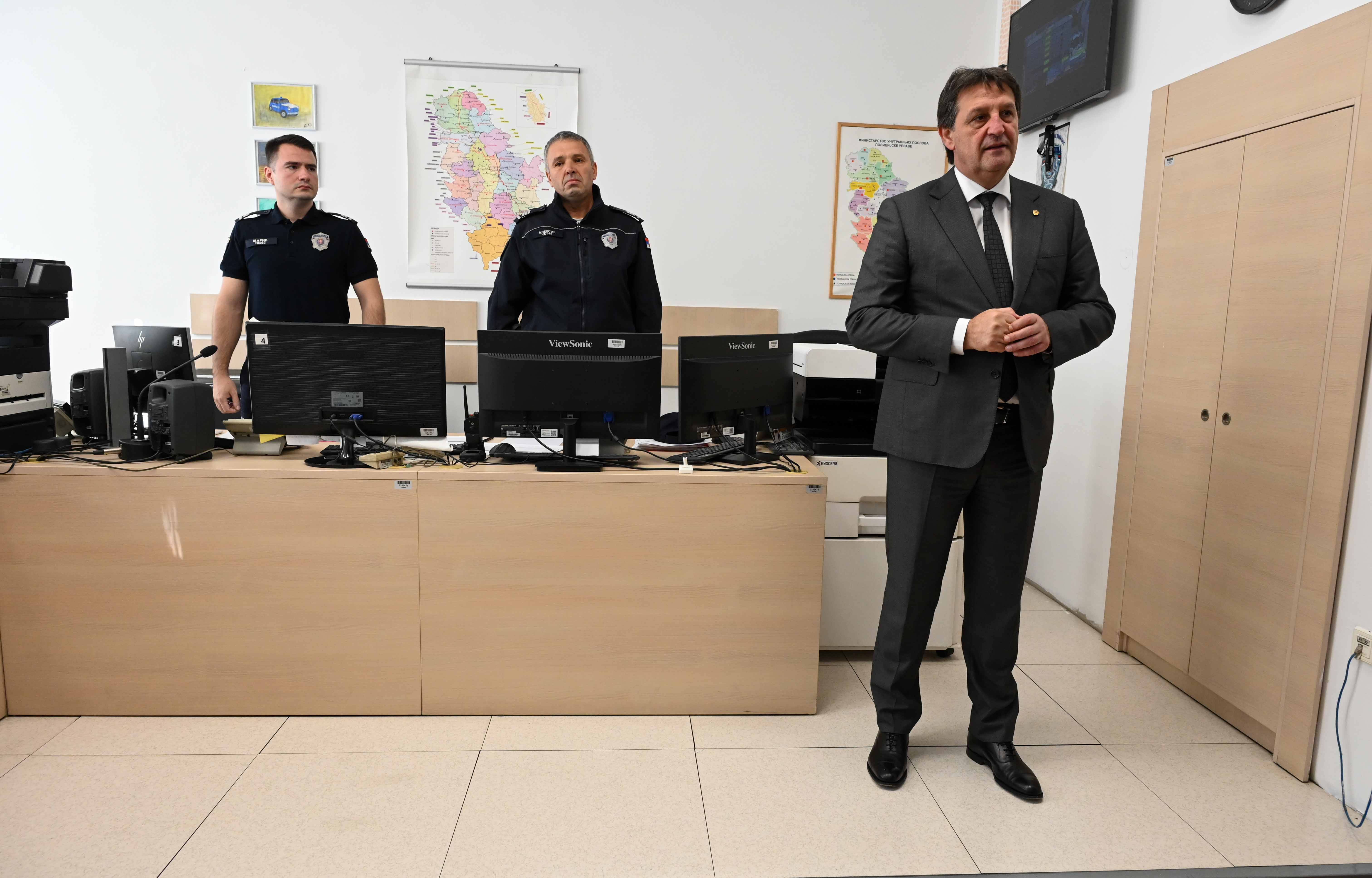 Министар унутрашњих послова Братислав Гашић обишао припаднике Јединице за обезбеђење одређених личности и објеката