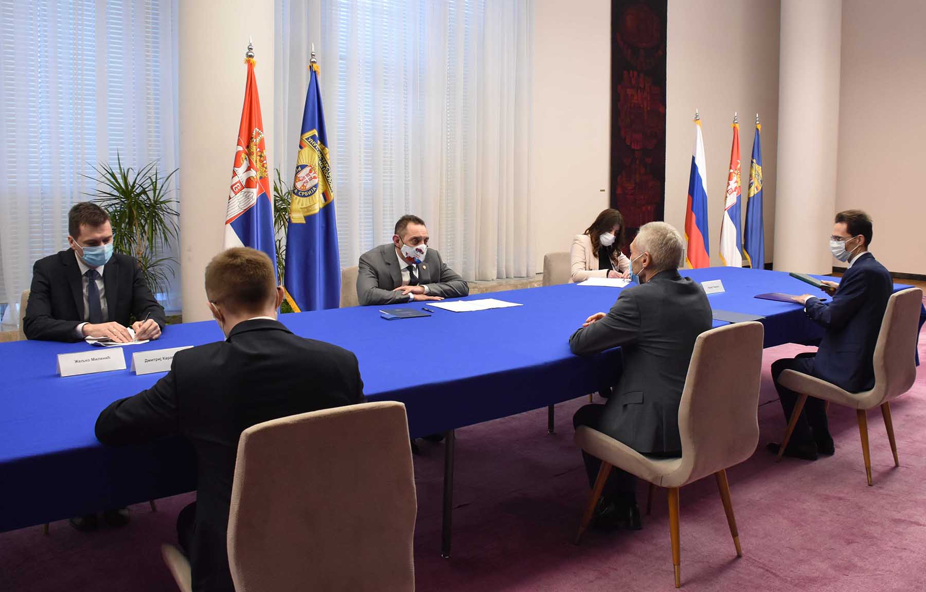 Ministar Vulin razgovarao sa ambasadorom Bocan-Harčenkom o daljem nastavku saradnje dveju zemalja
