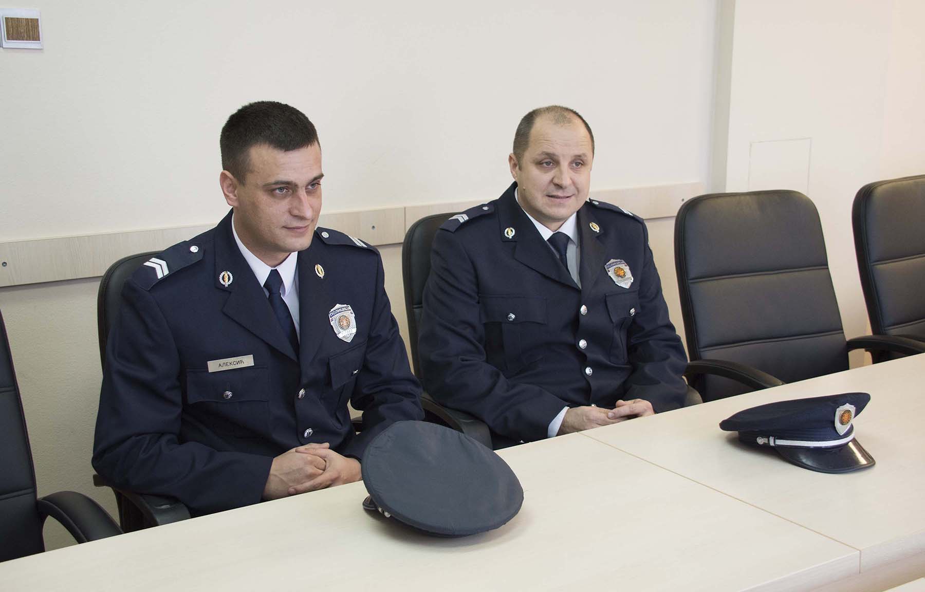 Rebić pozdravio gest policijskih službenika koji su doneli novogodišnji paketić dečaku koji mašta da postane policajac