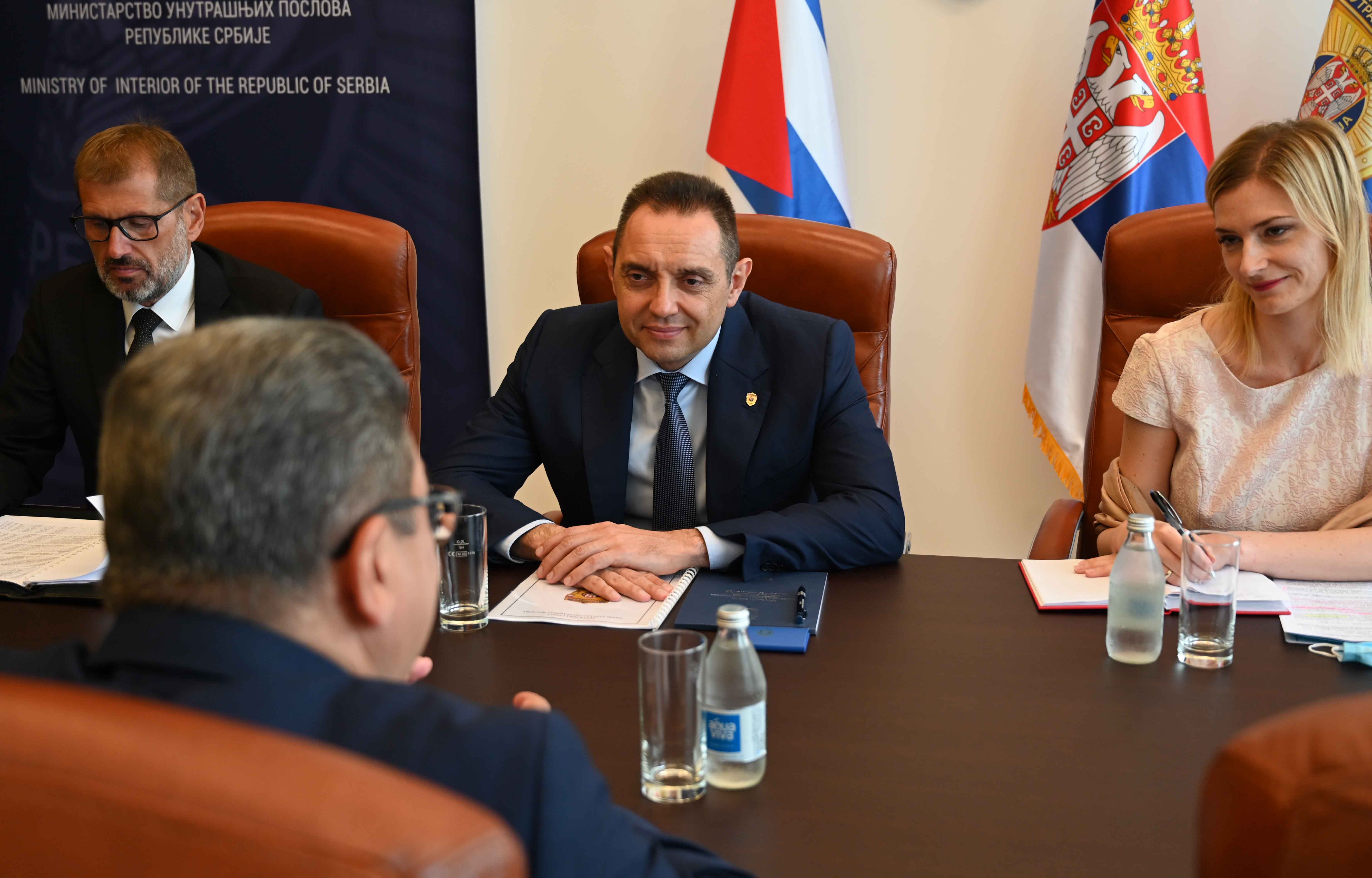 Ministar Vulin sastao se sa ambasadorom Republike Kube Gustavom Trista del Todom