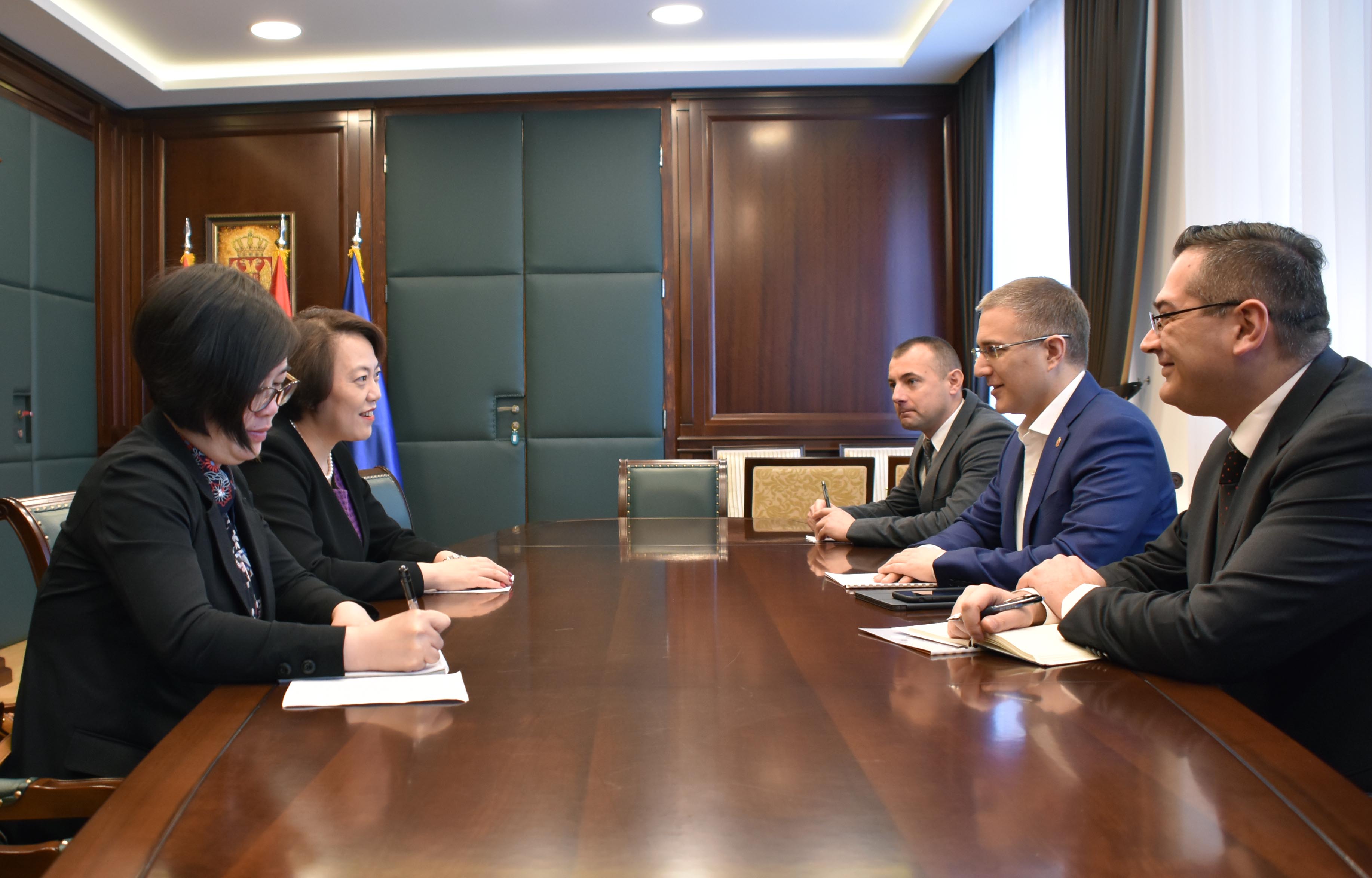 Ministar Stefanović sa ambasadorkom Narodne Republike Kine Čen Bo o nastavku saradnje u oblasti unutrašnjih poslova