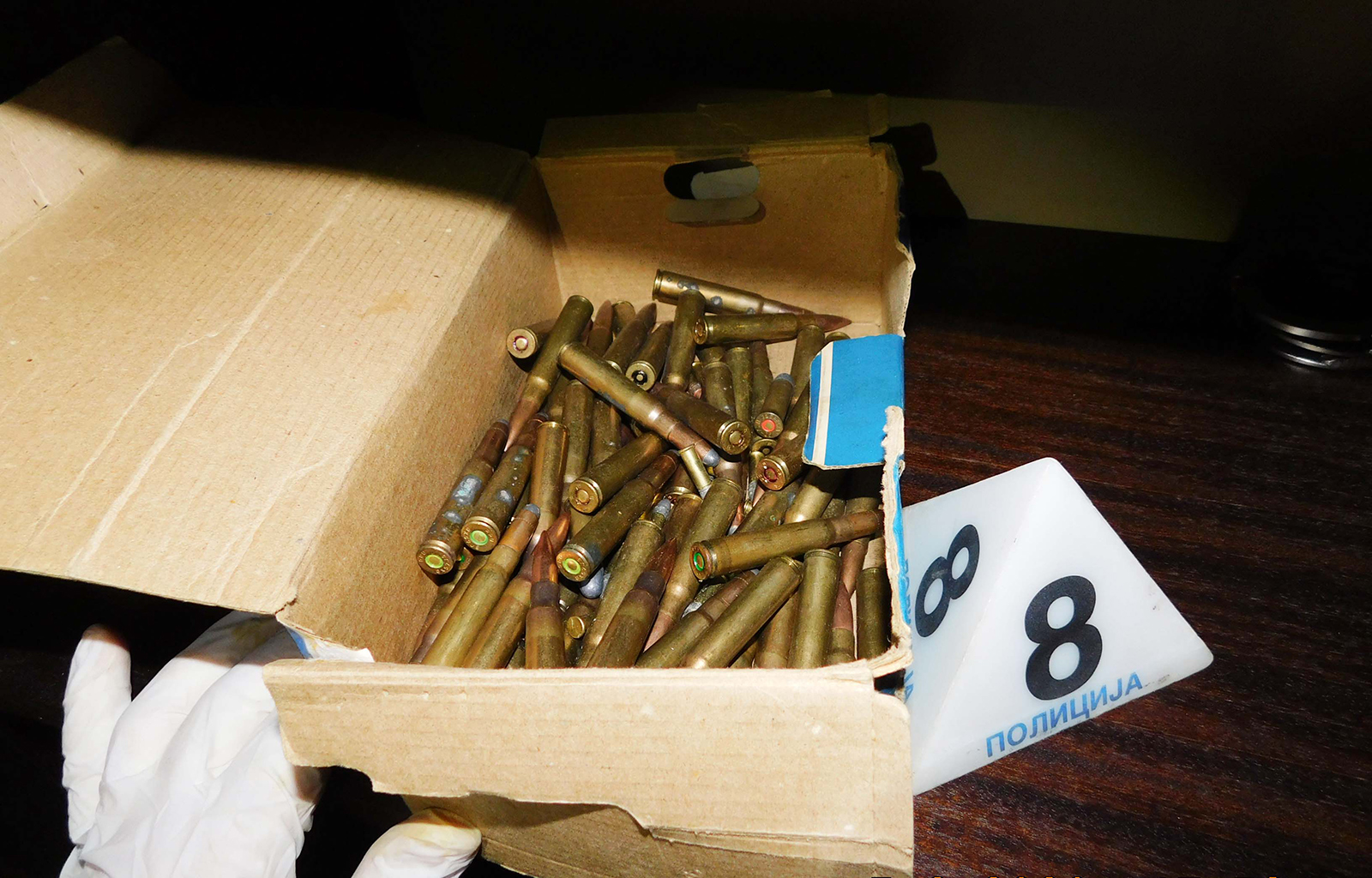  Pronađeni kokain i municija u stanu, uhapšeni osumnjičeni