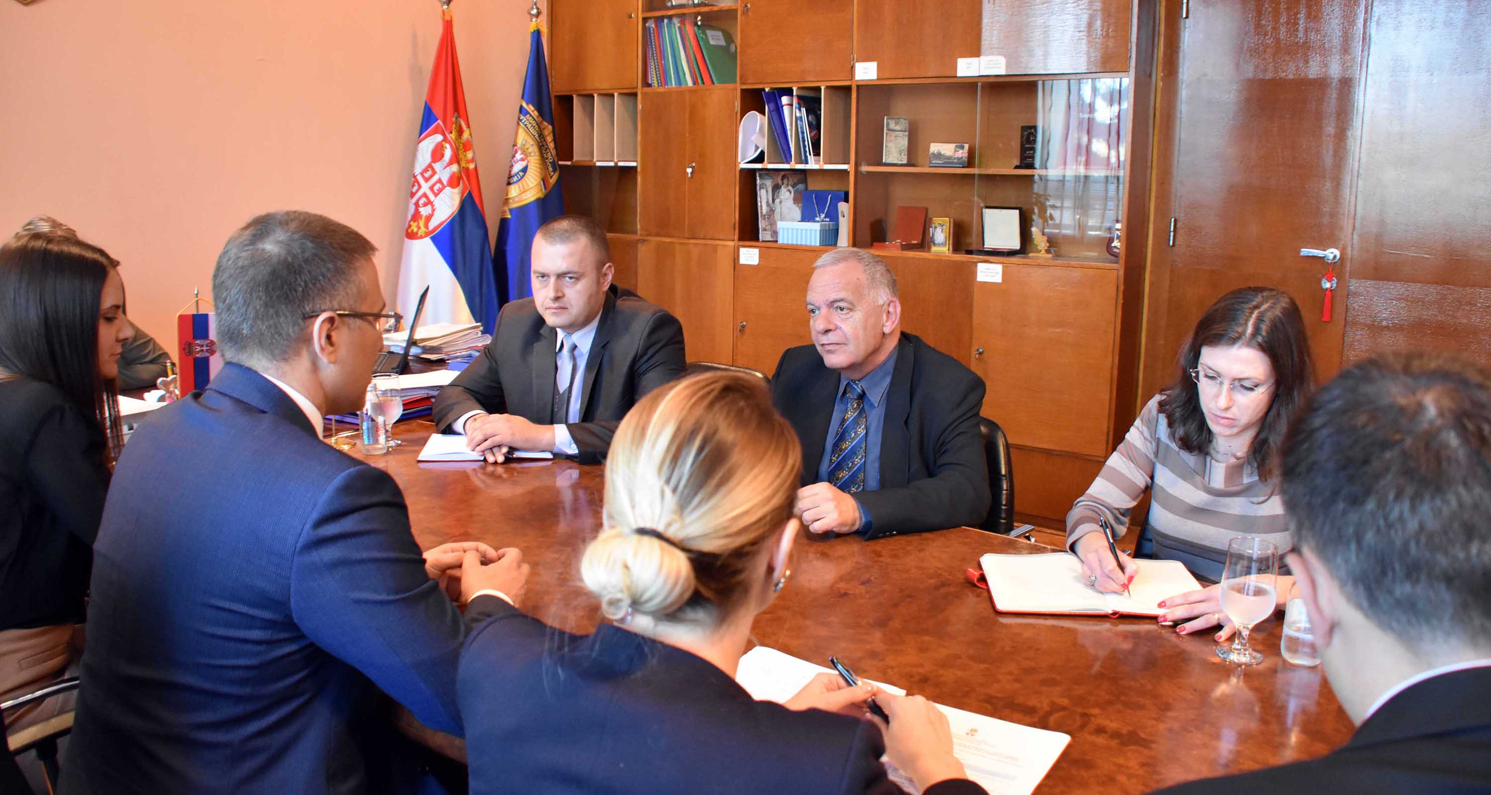 Stefanović i Vlajkov: Za uspešnu borbu protiv terorizma i ilegalnih migracija neophodna je bliska saradnja