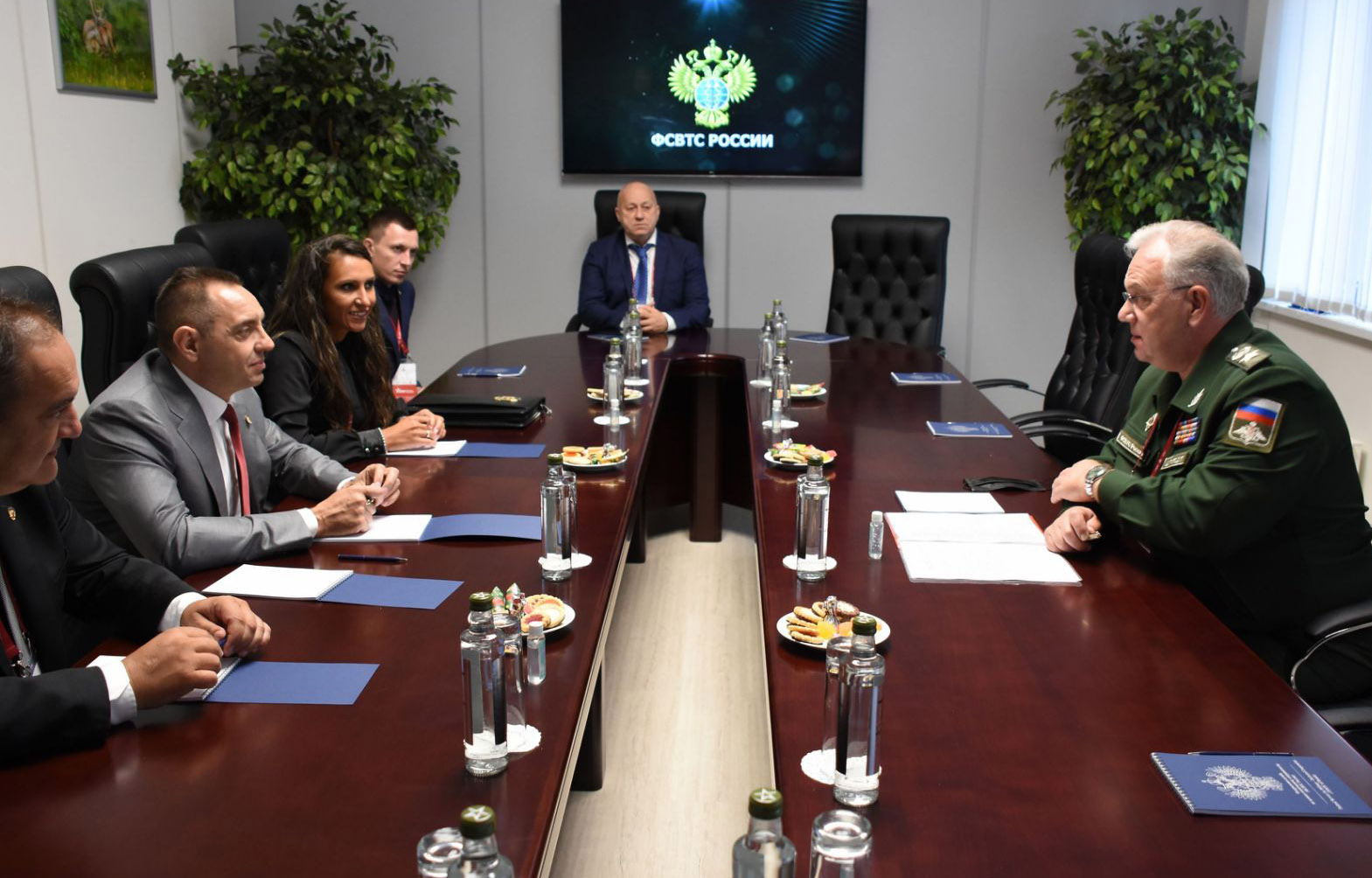 Ministar Vulin i general armije Šugajev o nastavku saradnje u oblasti bezbednosti