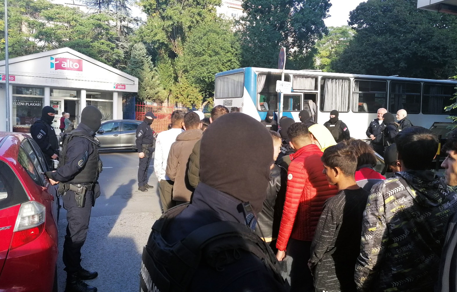 Pronađena 82 iegalna migranta i prevezena u prihvatni centar