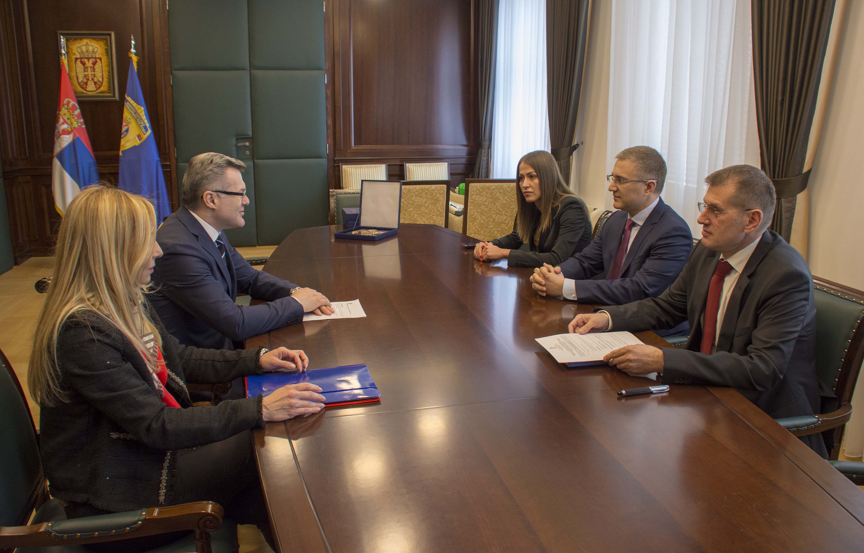 Ministar Stefanović primio plaketu Odbora za kontrolu službi bezbednosti Narodne skupštine