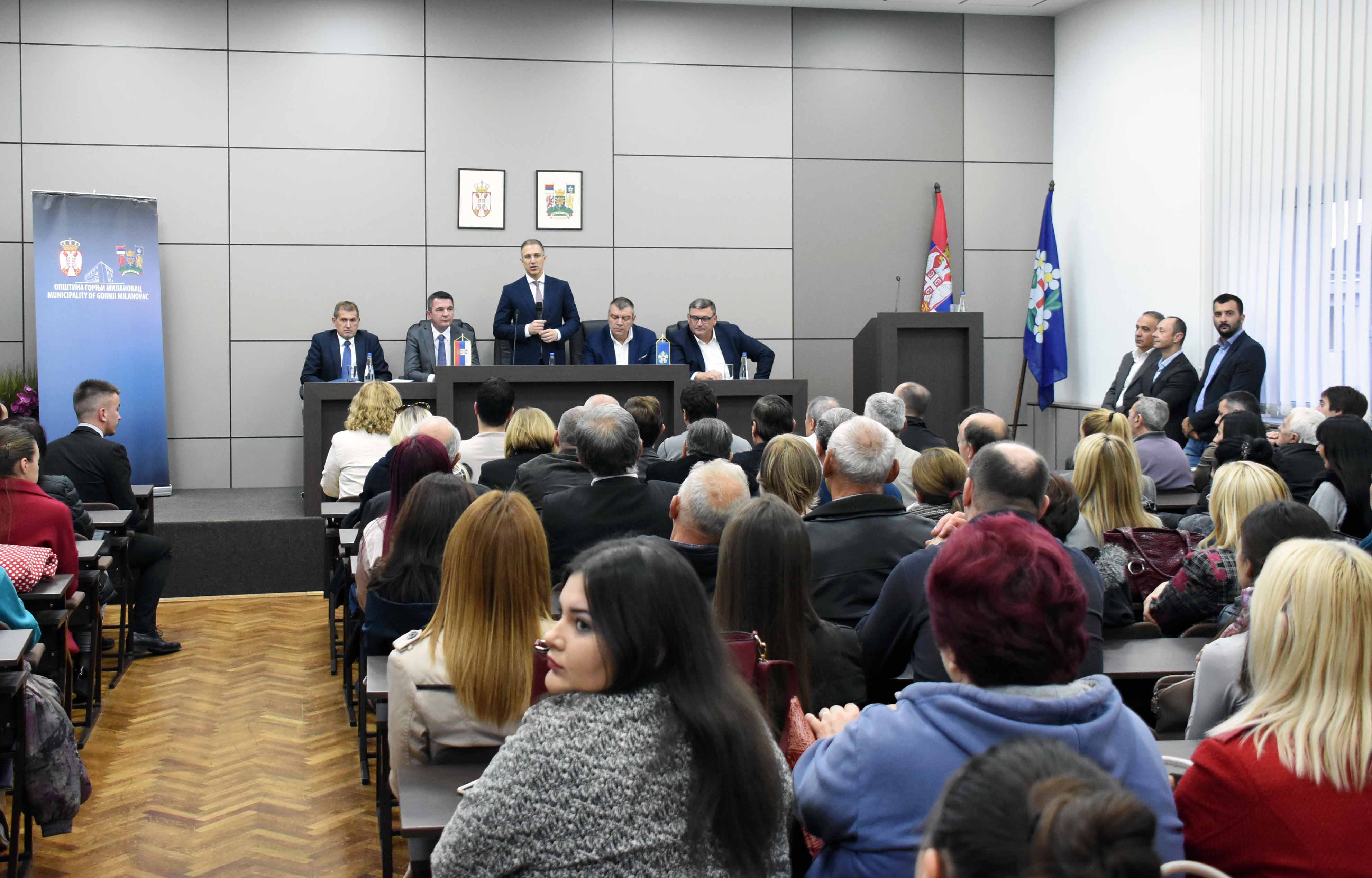 Ministar Stefanović razgovarao sa predsednikom opštine Gornji Milanovac o dalјim investicijama u ovu opštinu