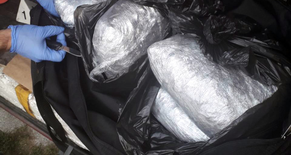 Zaplenjeno  15 kilograma marihuane, uhapšene dve osobe
