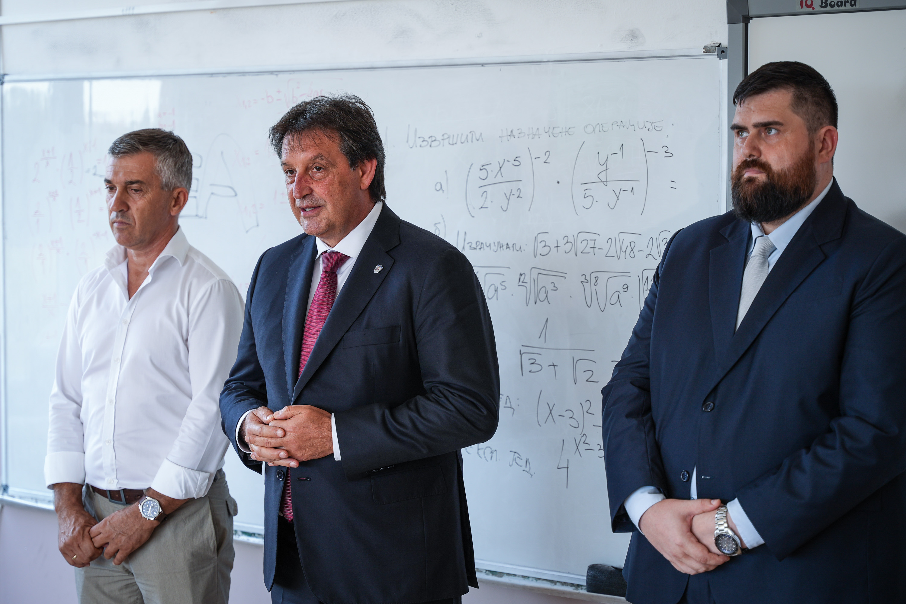 Ministar Gašić  poželeo učenicima srećan i bezbedan početak školske godine