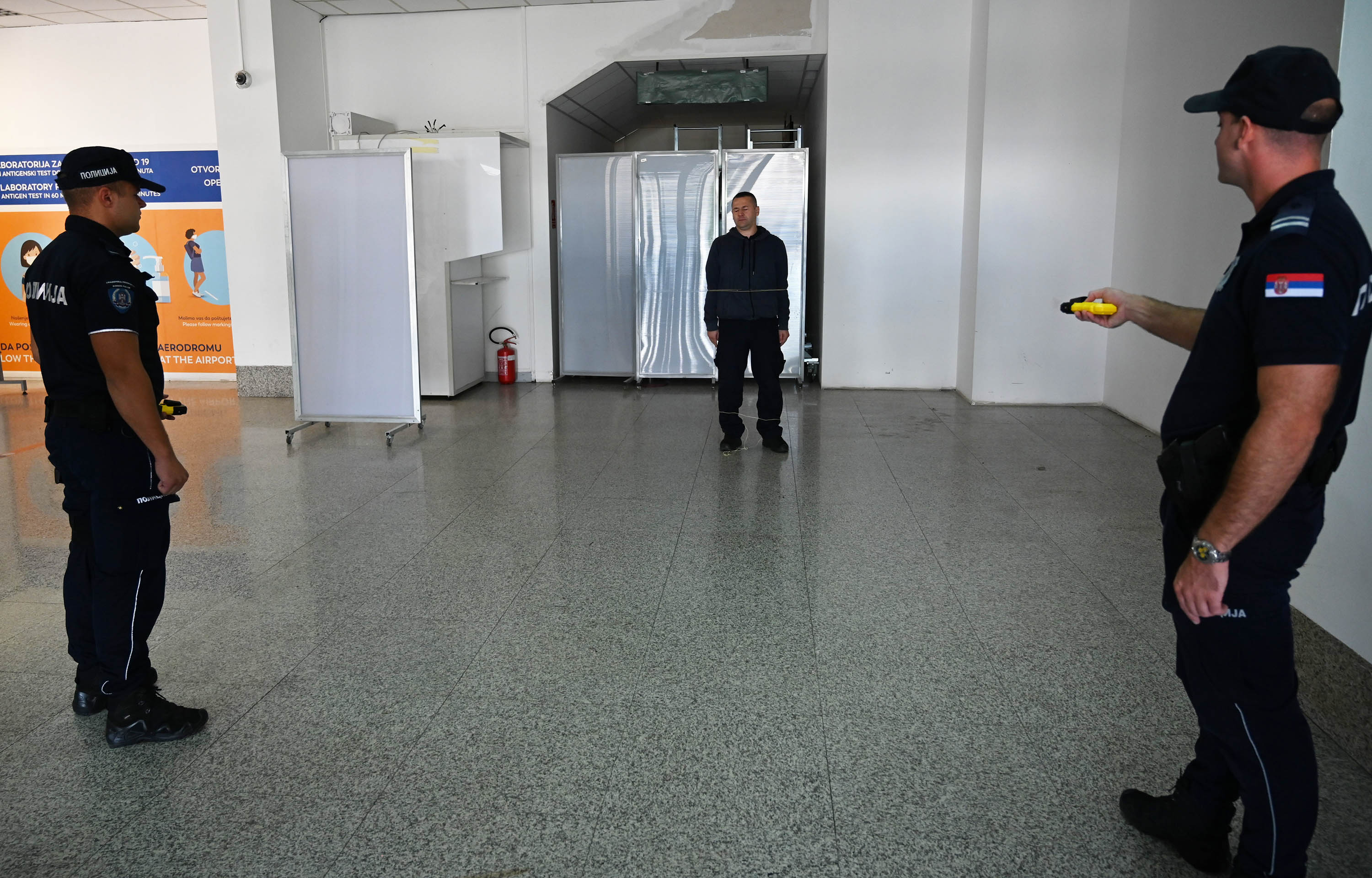 Ministar unutrašnjih poslova Srbije Aleksandar Vulin obišao je Stanicu granične policije Beograd na Aerodromu „Nikola Tesla“