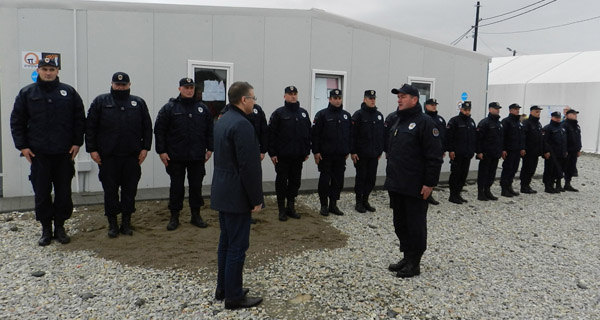 Министар Стефановић обишао 20 српских полицајаца на македонско-грчкој граници