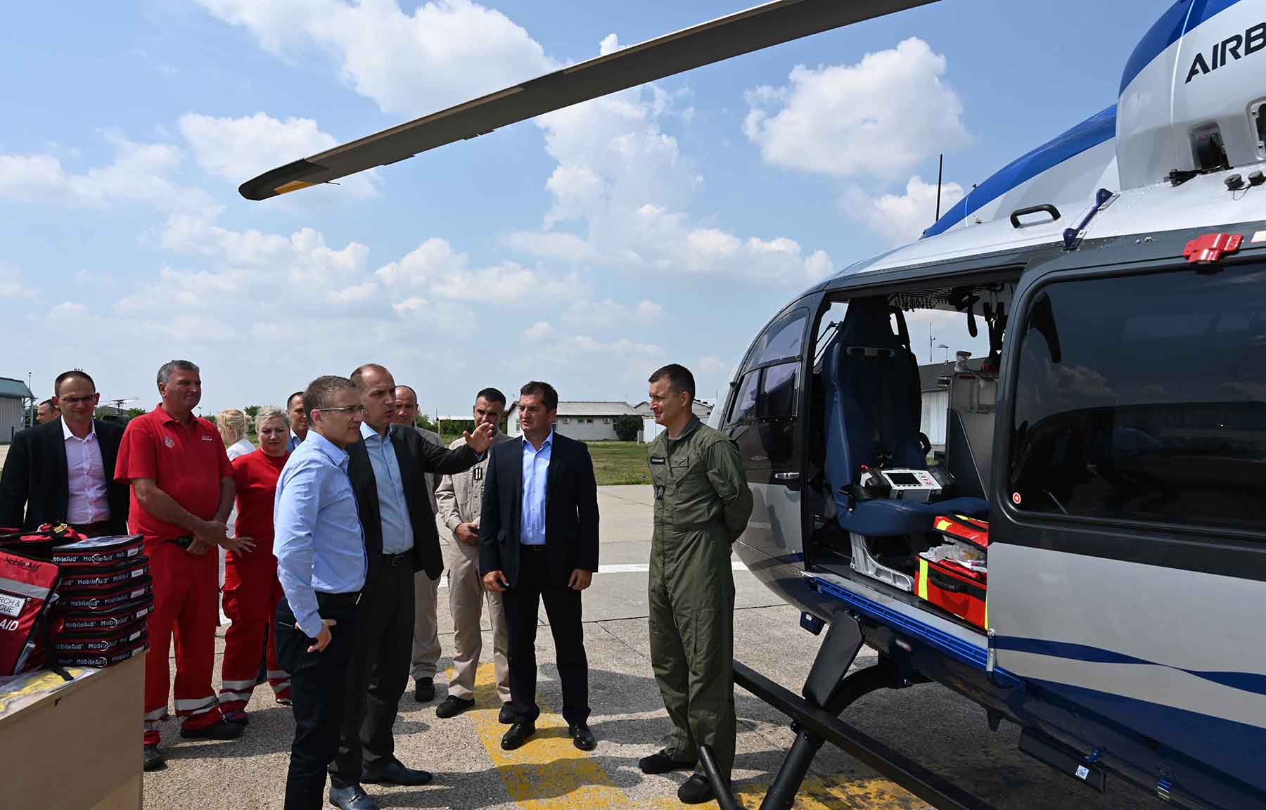Stefanović i Lončar potpisali Ugovor koji definiše zajedničko delovanje pripadnika Helikopterske jedinice i Hitne pomoći