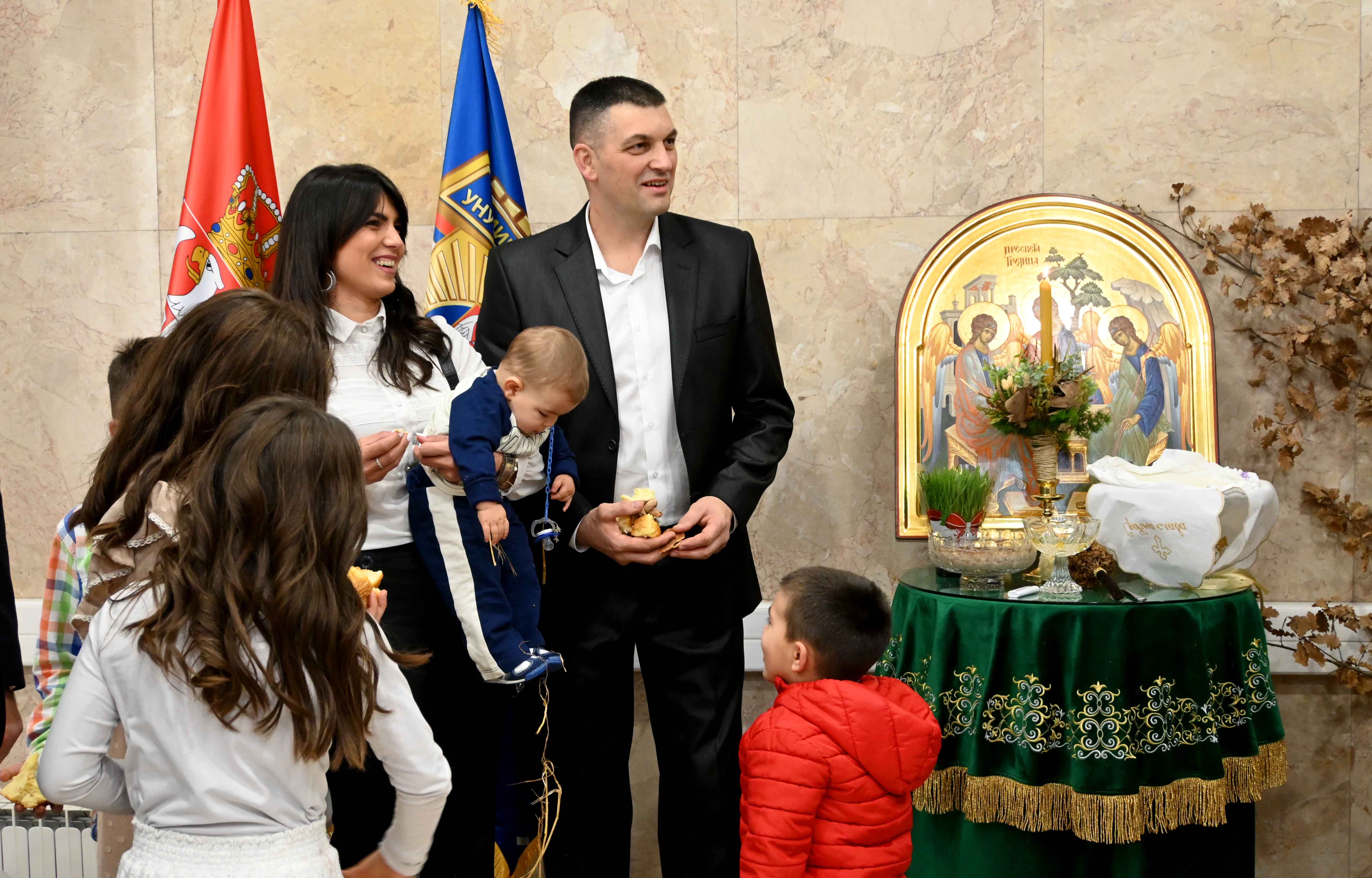 Ministar Bratislav Gašić ugostio je porodicu Bojane Ćurčić, pomoćnika komandira Policijske stanice Nova Varoš, majku petoro dece