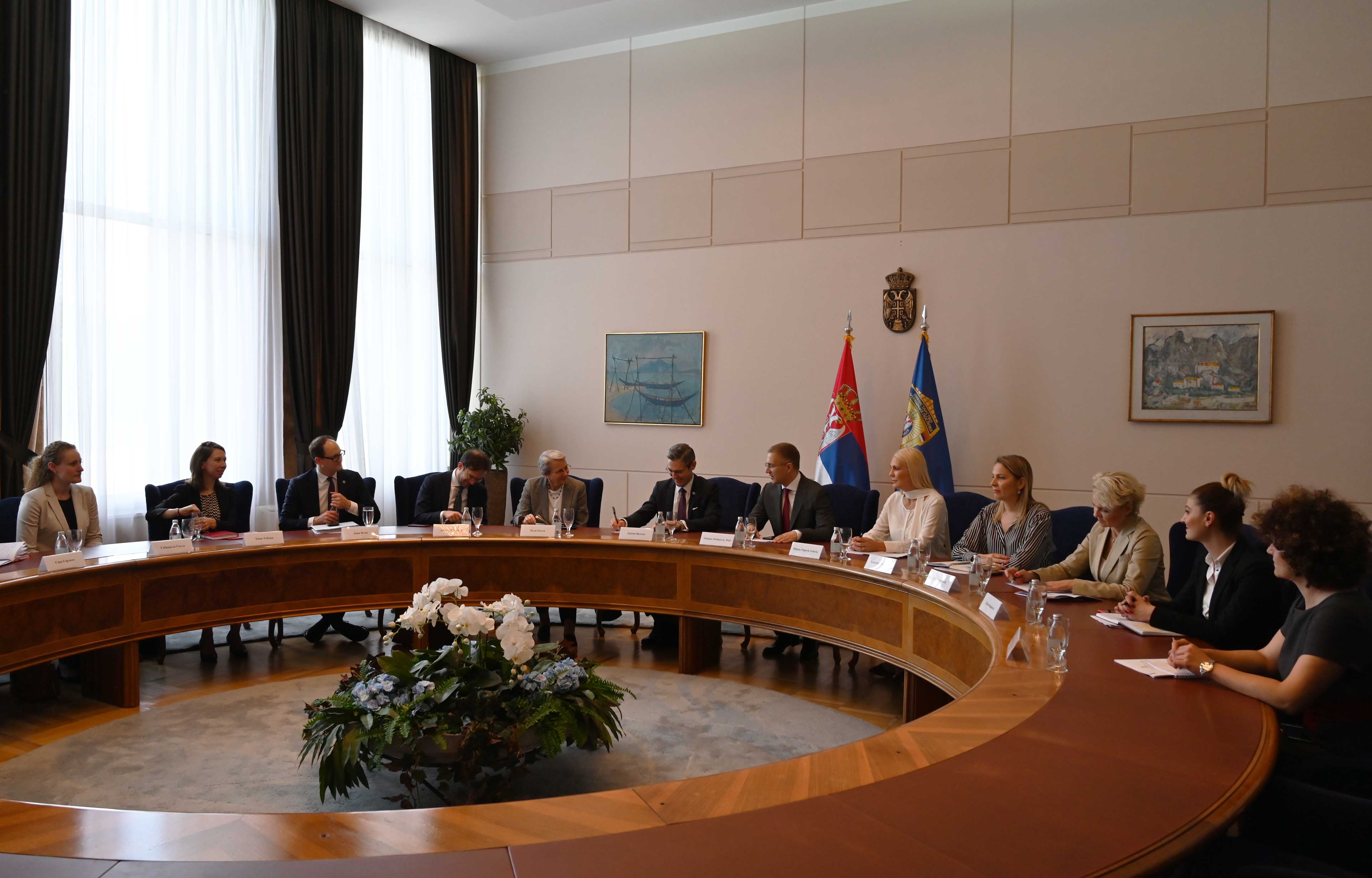 Ministar Stefanović razgovarao sa delegacijom Atlantskog saveta o mogućnostima unapređenja odnosa  u okviru sistema bezbednosti