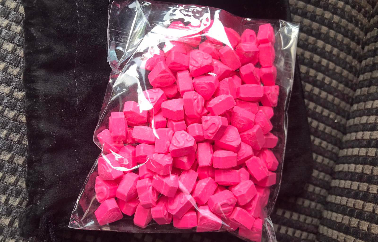 U automobilu pronađeno 150 tableta ekstazija