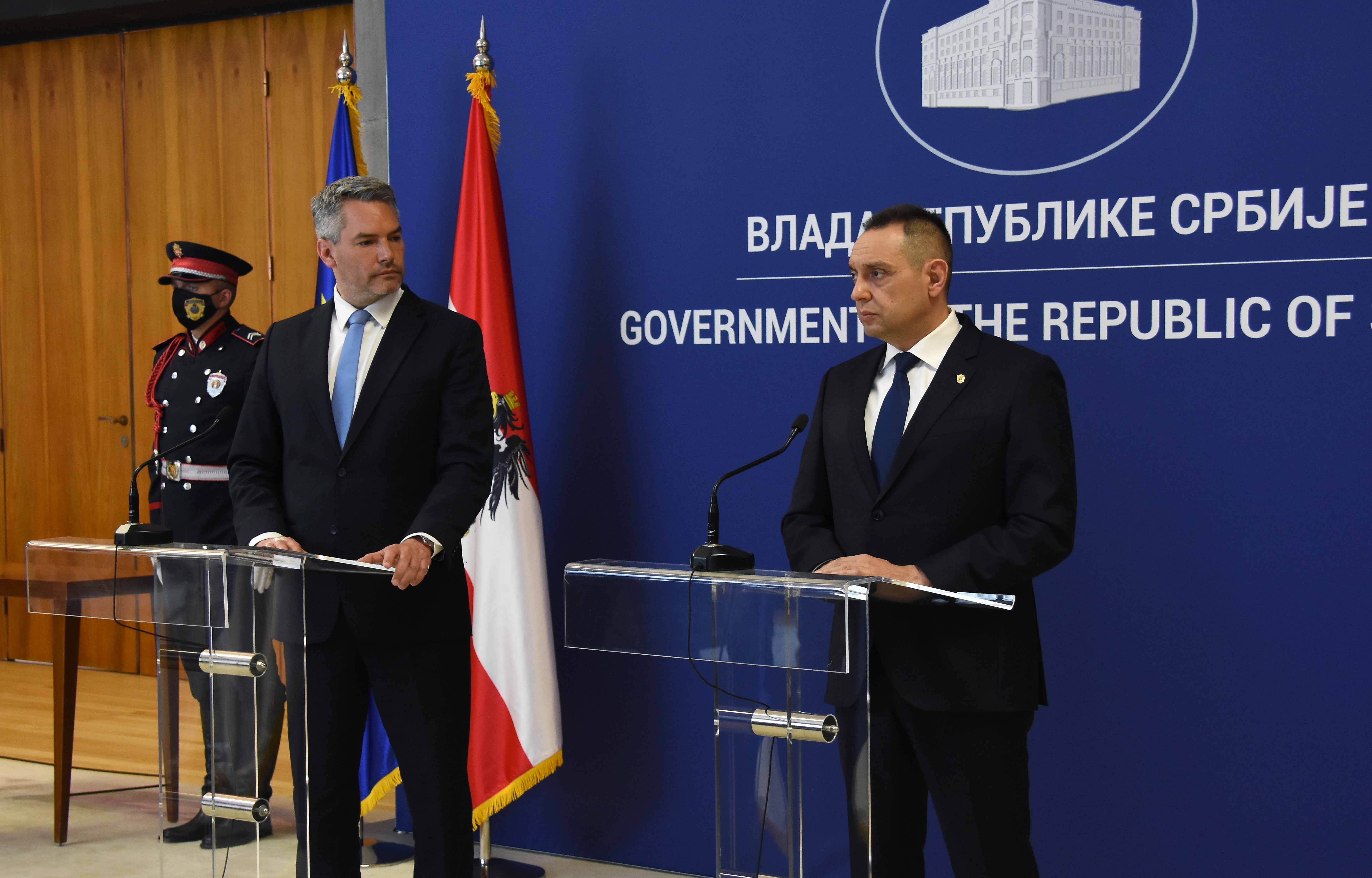 Ministri Vulin i Nehamer: Srbija i Balkan ne mogu postati parking za migrante